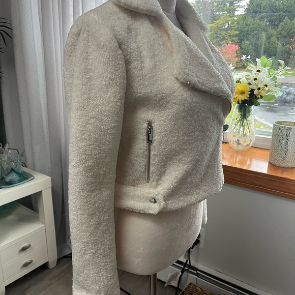 🌸🌼🌺Brand New Cream Colored Sherpa Moto Jacket size S Super Cute!!!!🌻🌺🌷 - Picture 5 of 9